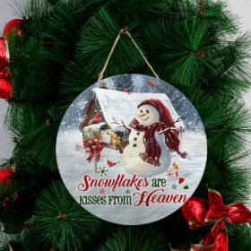 Christmas Round Wooden Sign Snowflakes Are Kisses From Heaven DDH2914WD